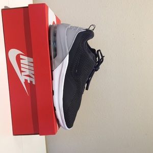 Nike Air Max Motion 2  Color: Gridiron